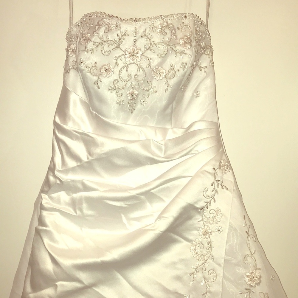 *donated* Strapless wedding dress w/ floral design